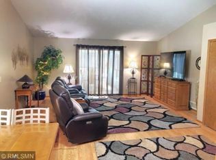 1291 Edgehill Ct E, Maplewood, MN 55109