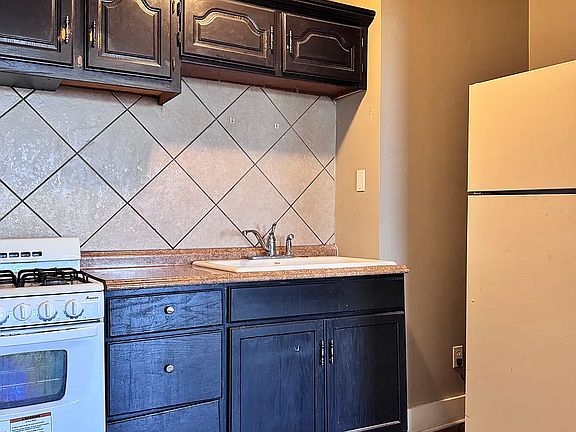 3rd image of 3950 Warwick Blvd #2N