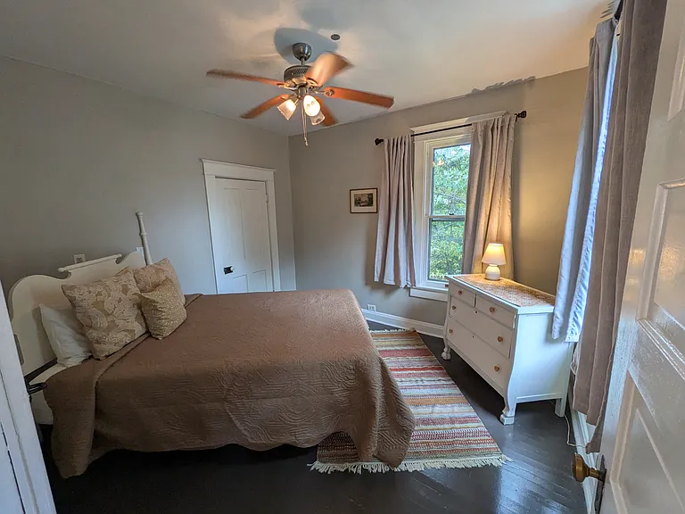 Bedroom on 1st floor (Queen size bed) or make it an office