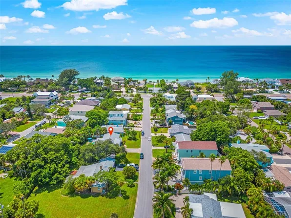 112 6th St, Belleair Beach, FL 33786