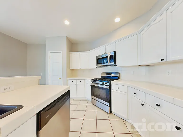 9570 Long River Dr — Photo 7