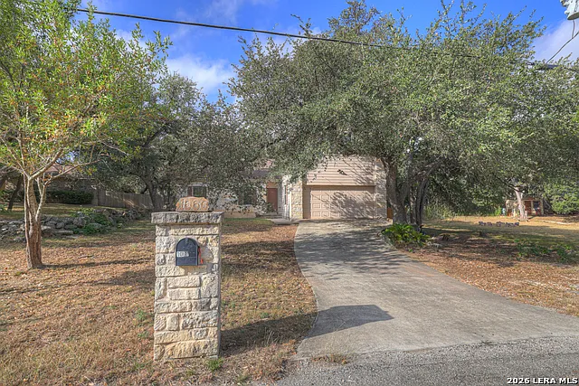 4 bed, 2.0 bath, 1840 sqft, $2,100 — Photo 3
