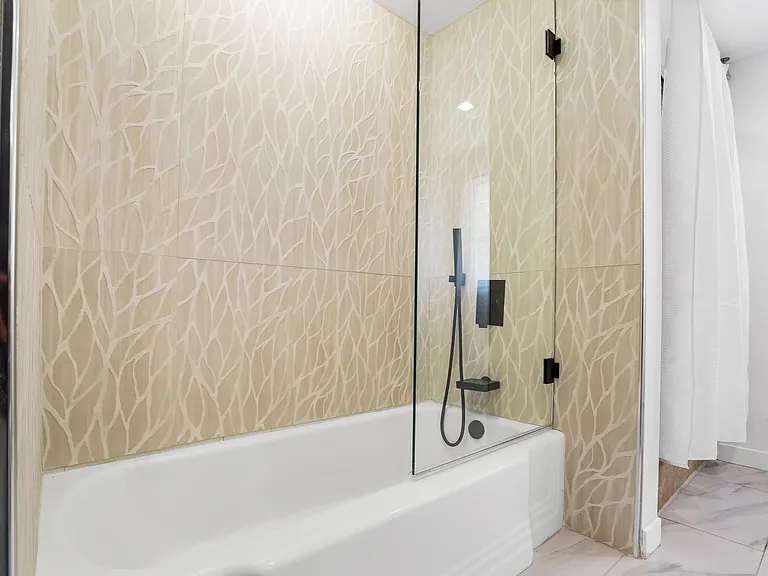 390 Bedford Pl — Photo 33