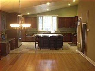 5th image of 350 Bridgeport Dr