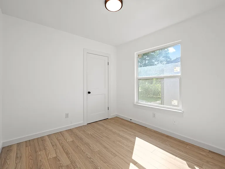 2313 Lakehurst Dr — Photo 17