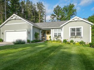 1867 Pine Bluff Dr, Hastings, MI 49058