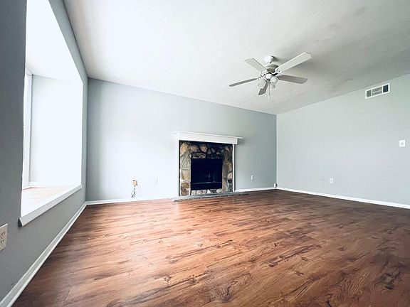 3rd image of 2967 Spruce Cir