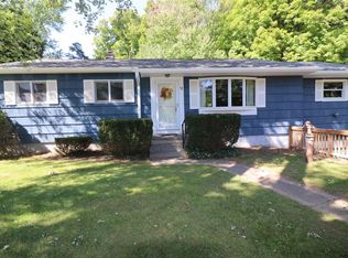 18 Birchwood Dr, Halfmoon, NY 12065