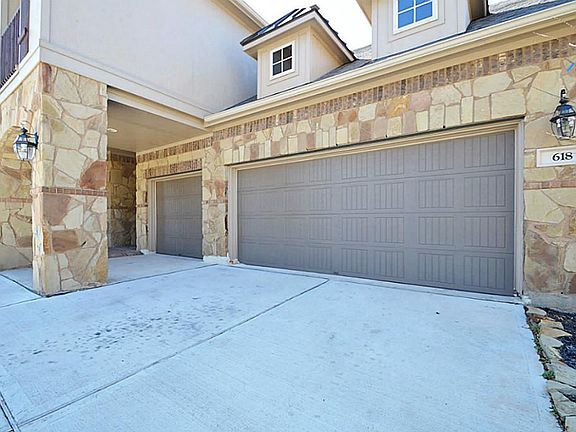 3rd image of 618 Charleston Heights Ln