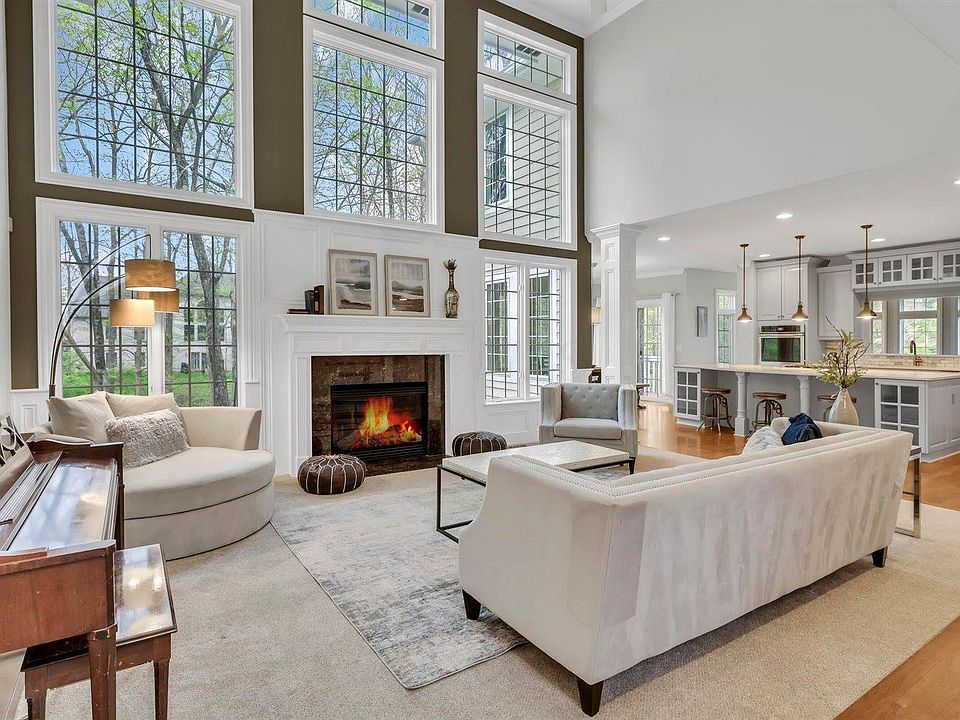 1st image of 527 Riverbend Ave