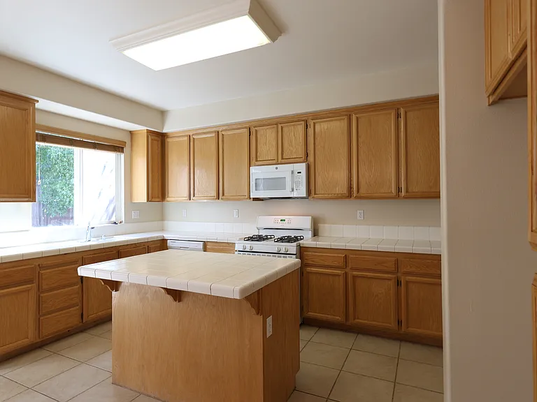 1908 Terracina Cir — Photo 7