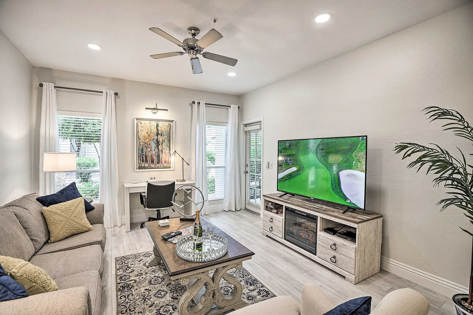 1 bed, 1.0 bath, 796 sqft, $2,547 — Photo 2
