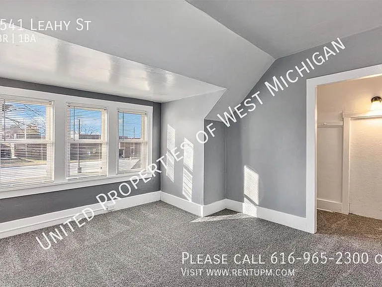 1541 Leahy St — Photo 9