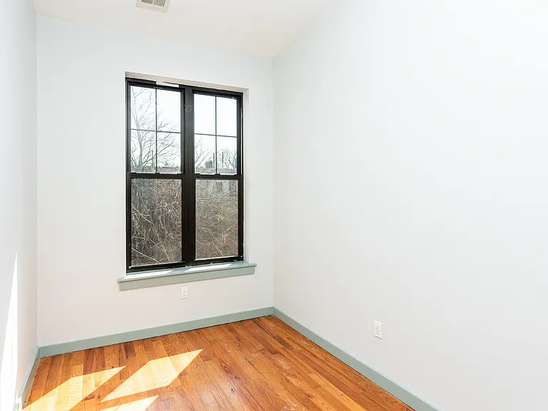 330 Harman St #2R — Photo 5