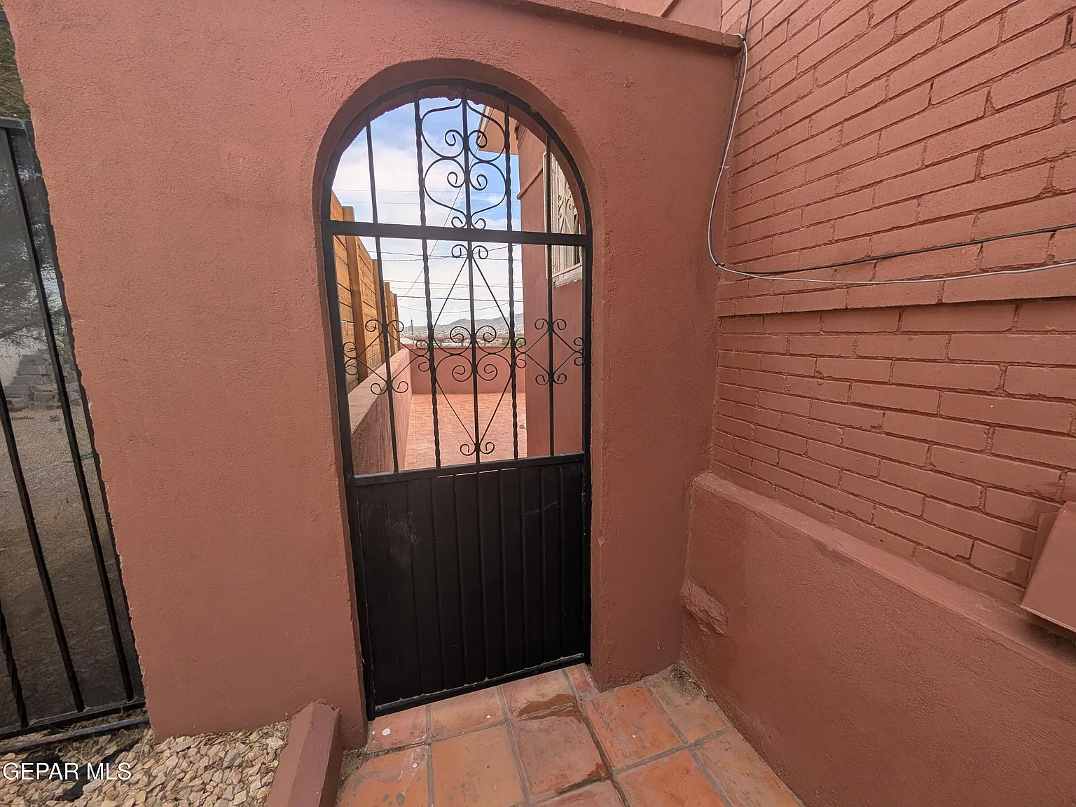 2 bed, 1.0 bath, 1221 sqft, $1,150 — Photo 2