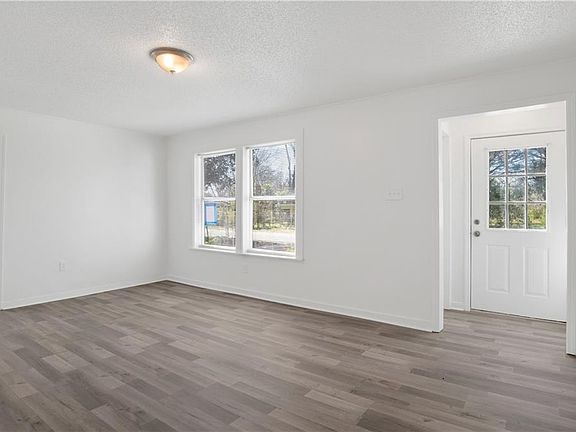 4th image of 552 Kansas St