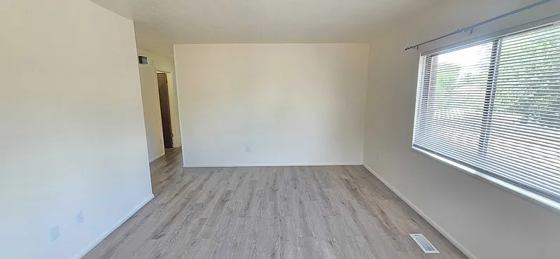445 E 800 N — Photo 3
