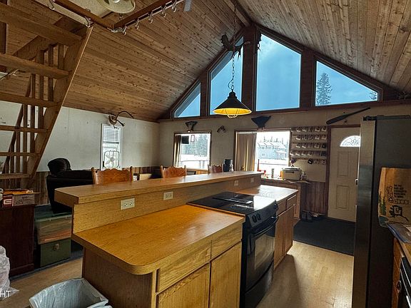 4th image of 65825 Garshuck Ct