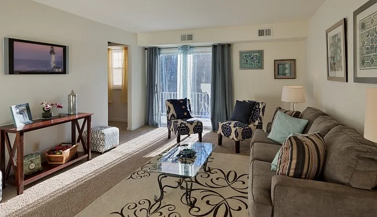 Pickwick Apartments — Photo 4