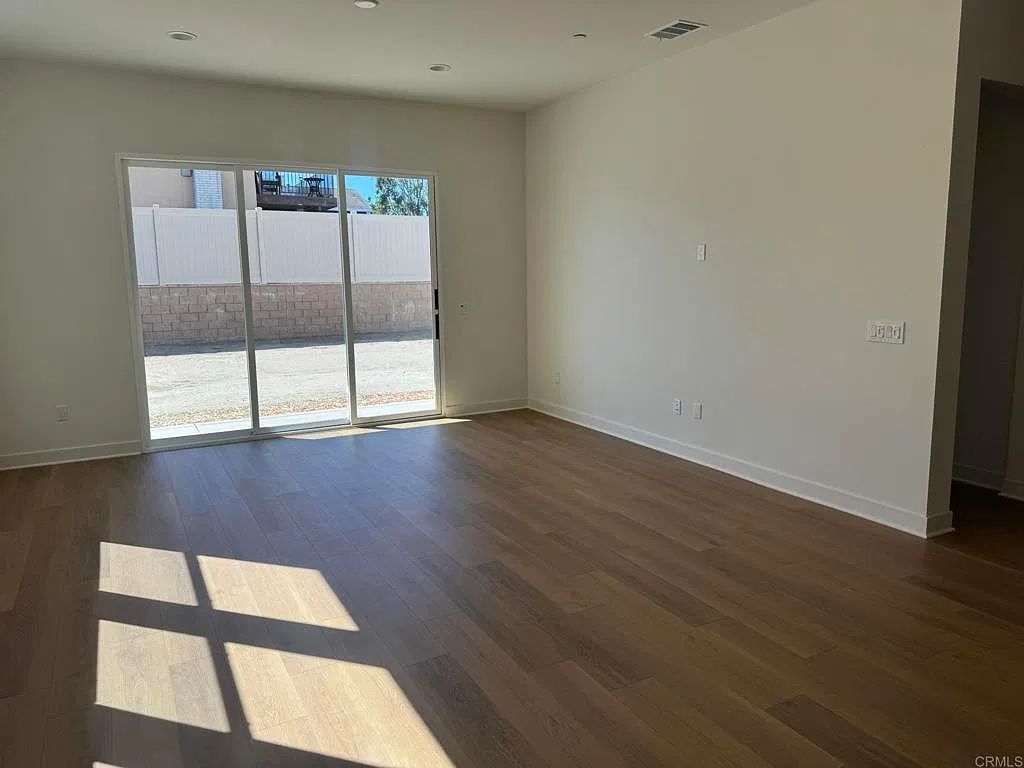 4 bed, 3.5 bath, 2442 sqft, $5,800 — Photo 3