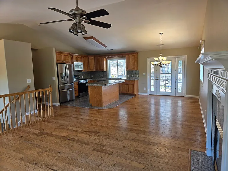 20800 W Willow Springs Dr — Photo 2