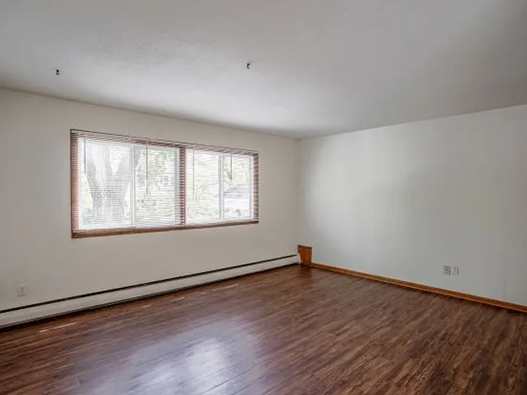 2420 Dupont Ave S — Photo 2