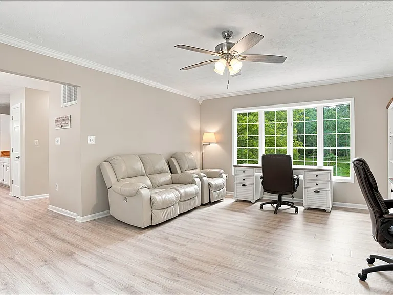 111 Launchris Dr — Photo 93