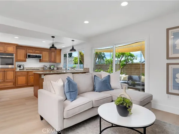 22 Yorktown, Irvine, CA 92620