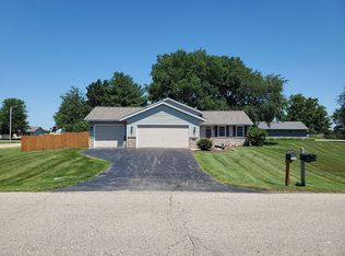 5967 Green Dr, South Beloit, IL 61080