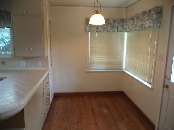 3rd image of 2051 36th St