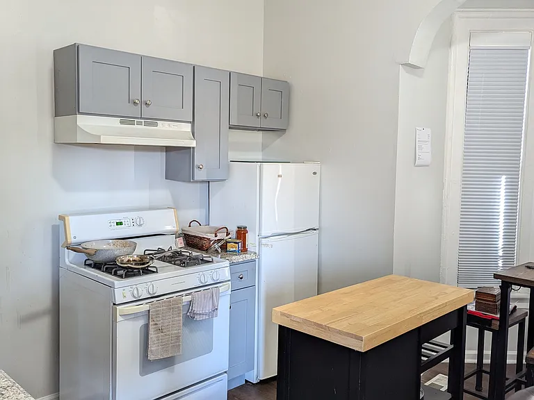 681 Myrtle Ave — Photo 2