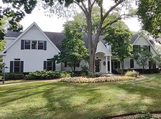 525 Inverway, Inverness, IL 60067