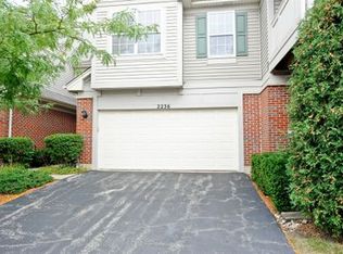 2236 Vanderbilt Dr, Geneva, IL 60134