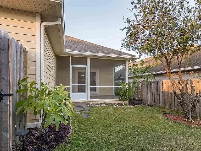 10029 NW 22nd Rd — Photo 19