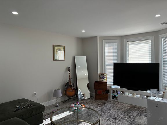 3rd image of 122 Buttonwood St #4