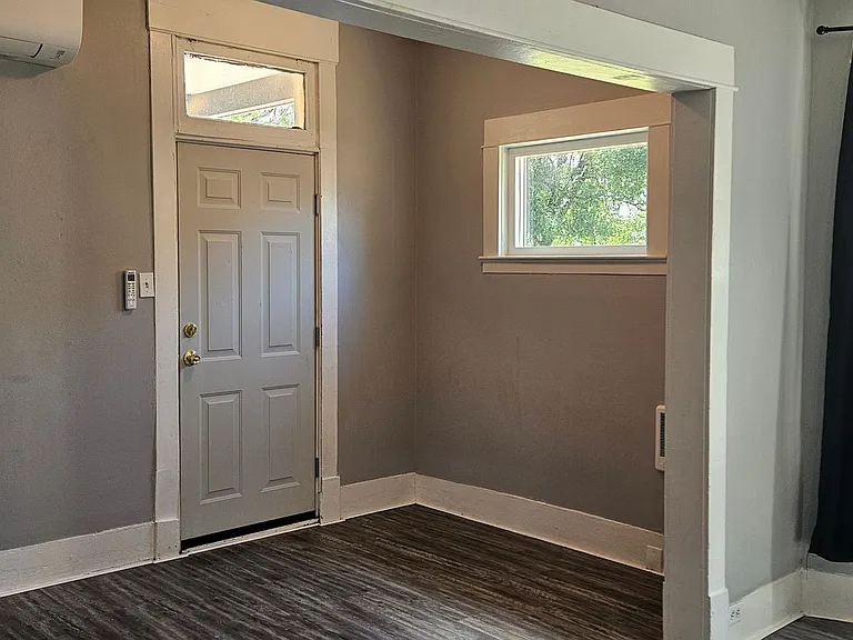 2521 N Hamilton St — Photo 9