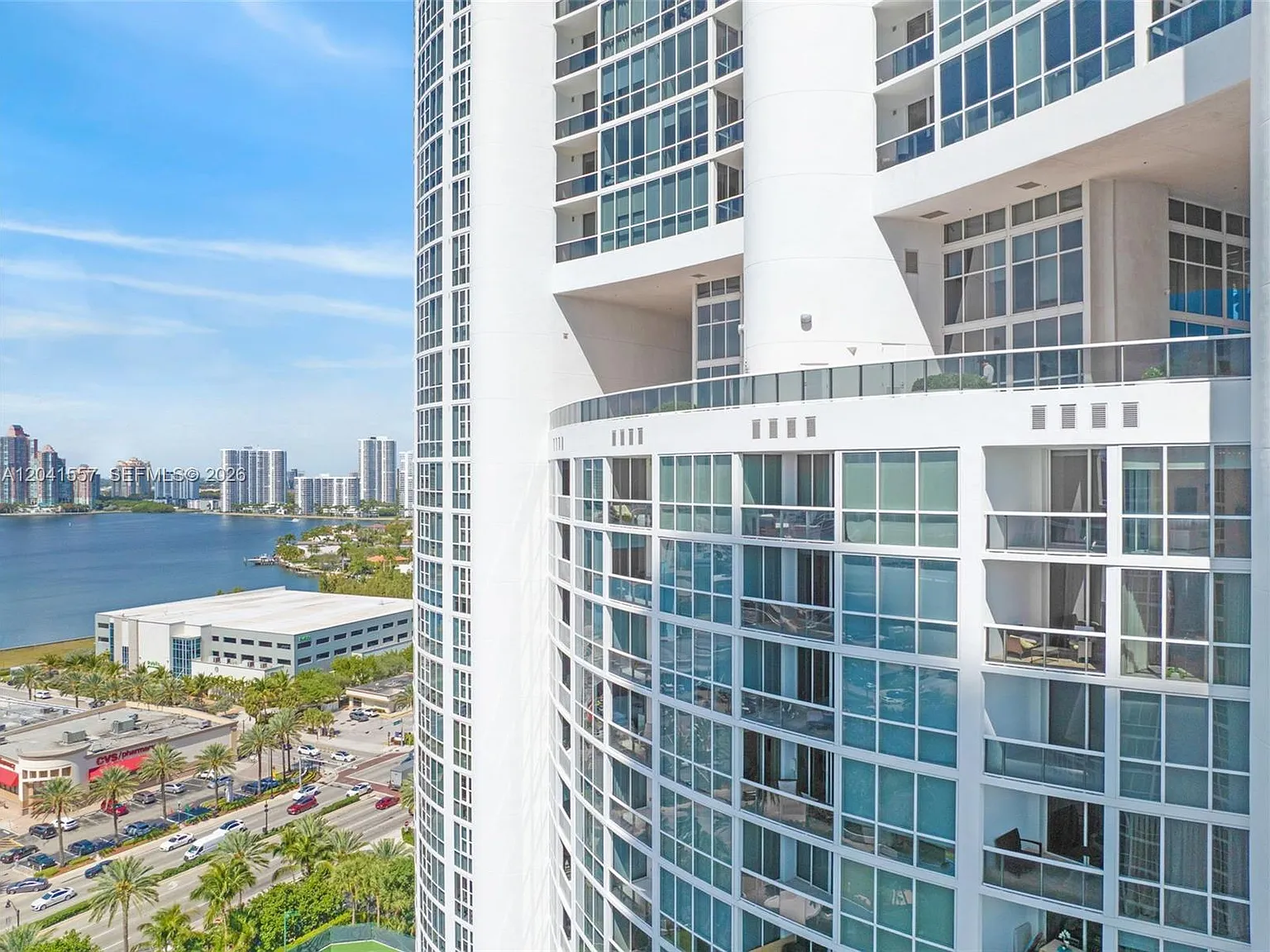 Trump Royale Condo — Photo 3
