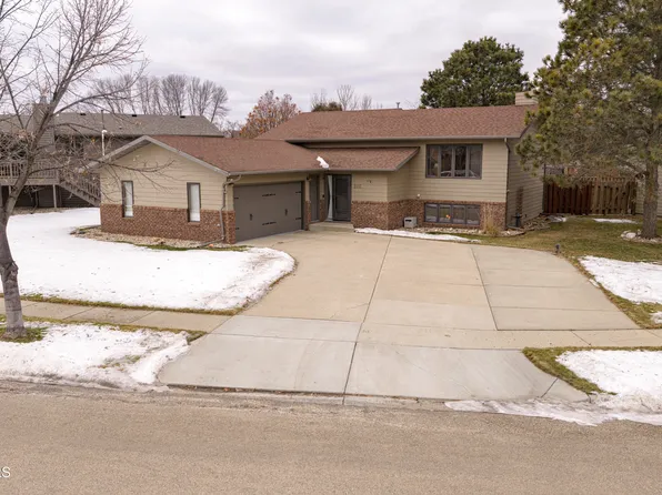 226 Laredo Dr, Bismarck, ND 58504