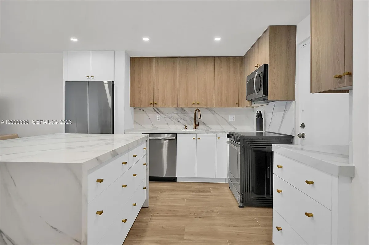 Building Photo - 3505 S Ocean Dr #808