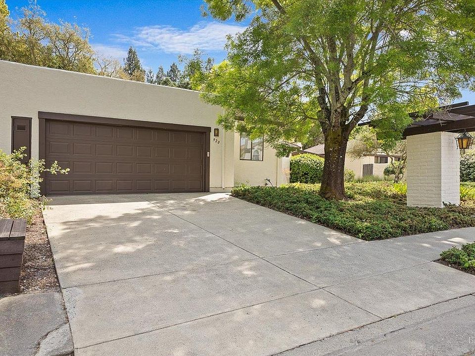2nd image of 920 Shady Oak Drive