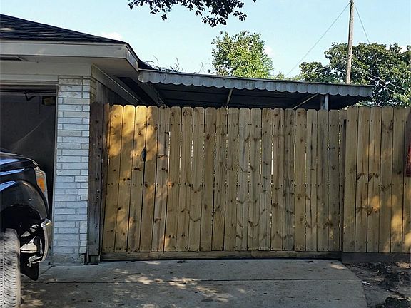 5th image of 4802 Holly Park Dr