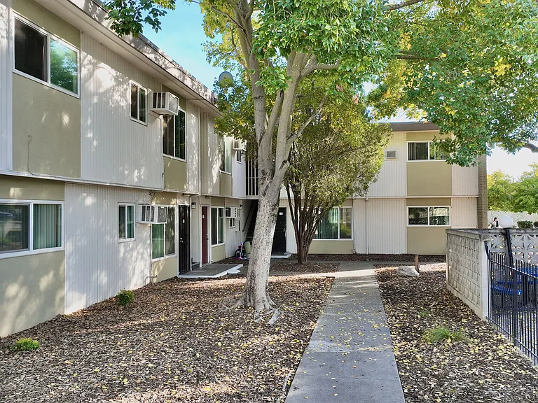 Markston Apartments — Photo 22