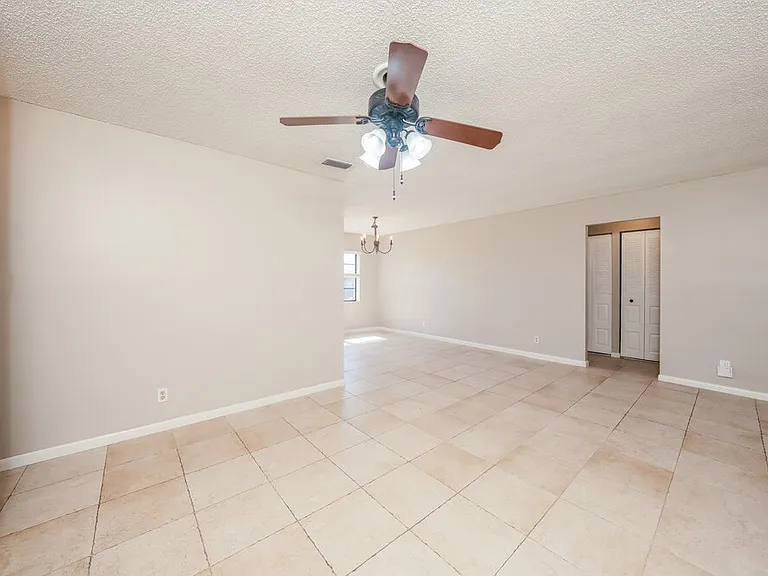 9732 Saddlebrook Dr — Photo 3