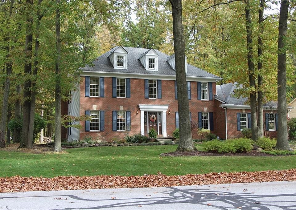 1st image of 245 Bridgewater Cir