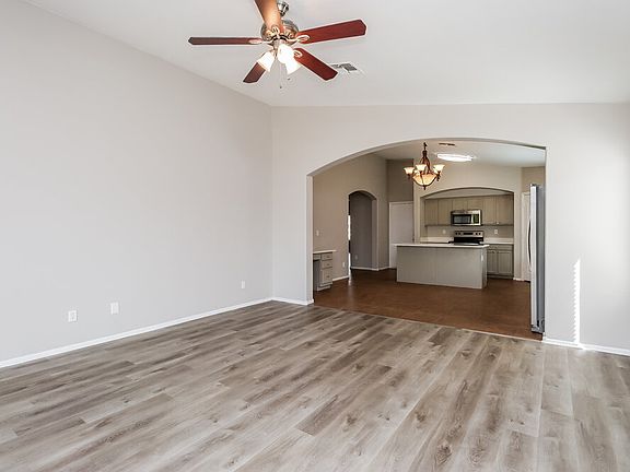 4th image of 42671 W Oakland Dr