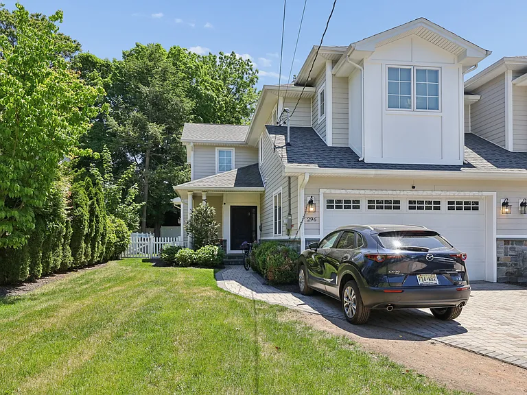 294-296 Tenafly Rd — Photo 1