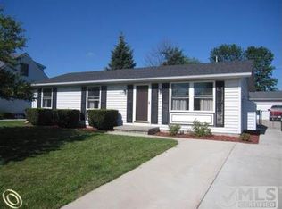 1586 Hillcrest Ct, Saint Clair, MI 48079
