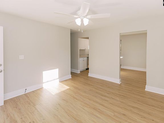 5th image of 172 Whiteside Cir