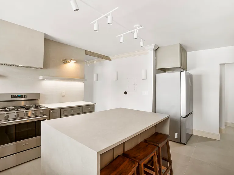 4766 Terrace Dr — Photo 9