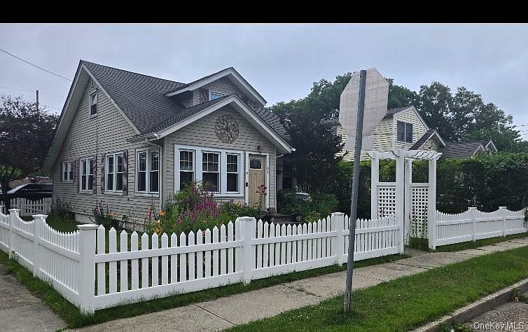 1st image of 61 Highland Avenue